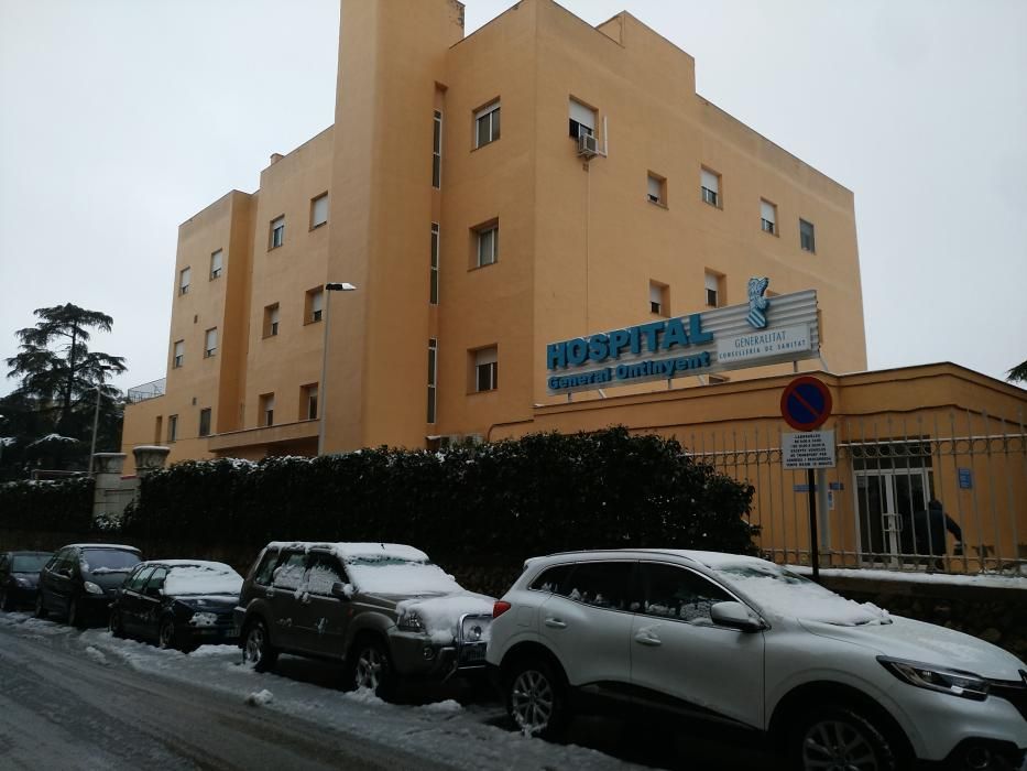 Imágenes del hospital de Ontinyent, con la nieve.