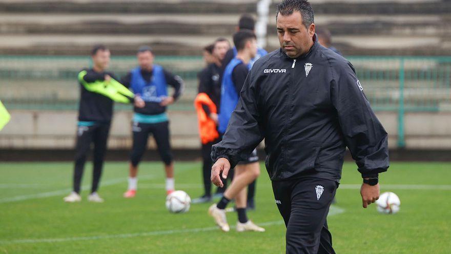 Germán Crespo, entrenador del Córdoba CF, durante un entrenamiento de esta temporada.