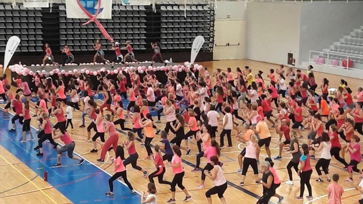 Masterclass de zumba contra el cáncer de mama celebrada en Cornellà en 2017