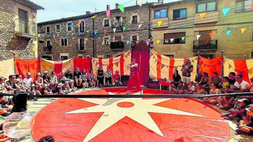 El GiraCirc omple els carrers  i places de Collsuspina amb una desena d’espectacles