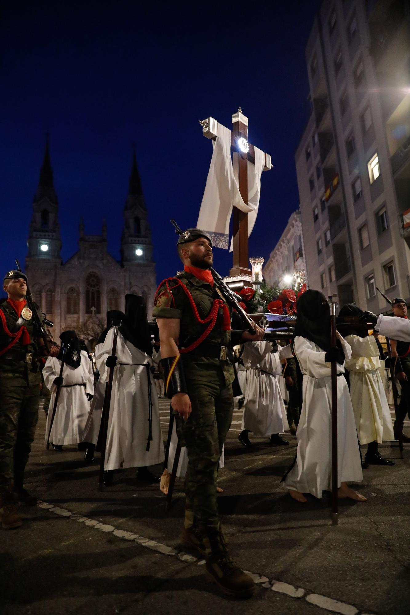 EN IMÁGENES: La procesión nocturna de la Soledad en Avilés