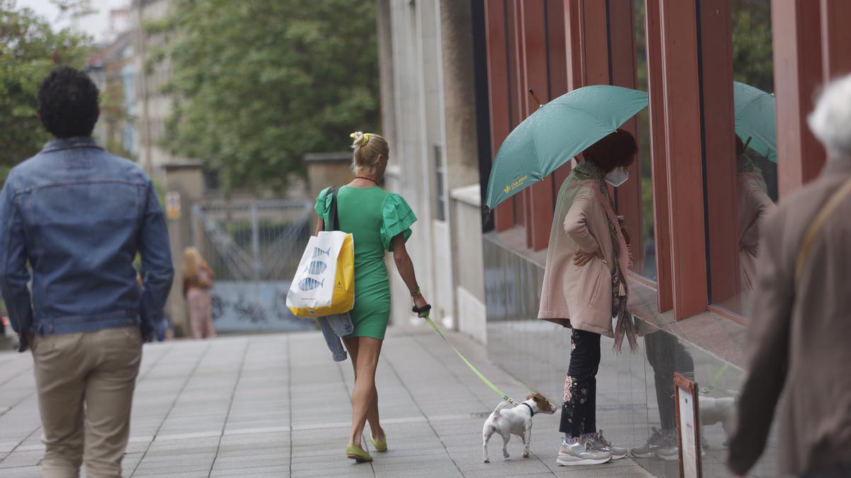 Lluvia, este viernes, en Oviedo.