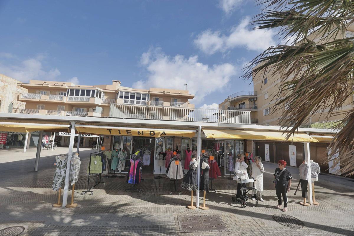 La tienda 'Isabel' en primera línea de s'Arenal cierra sus puertas a final de mes.