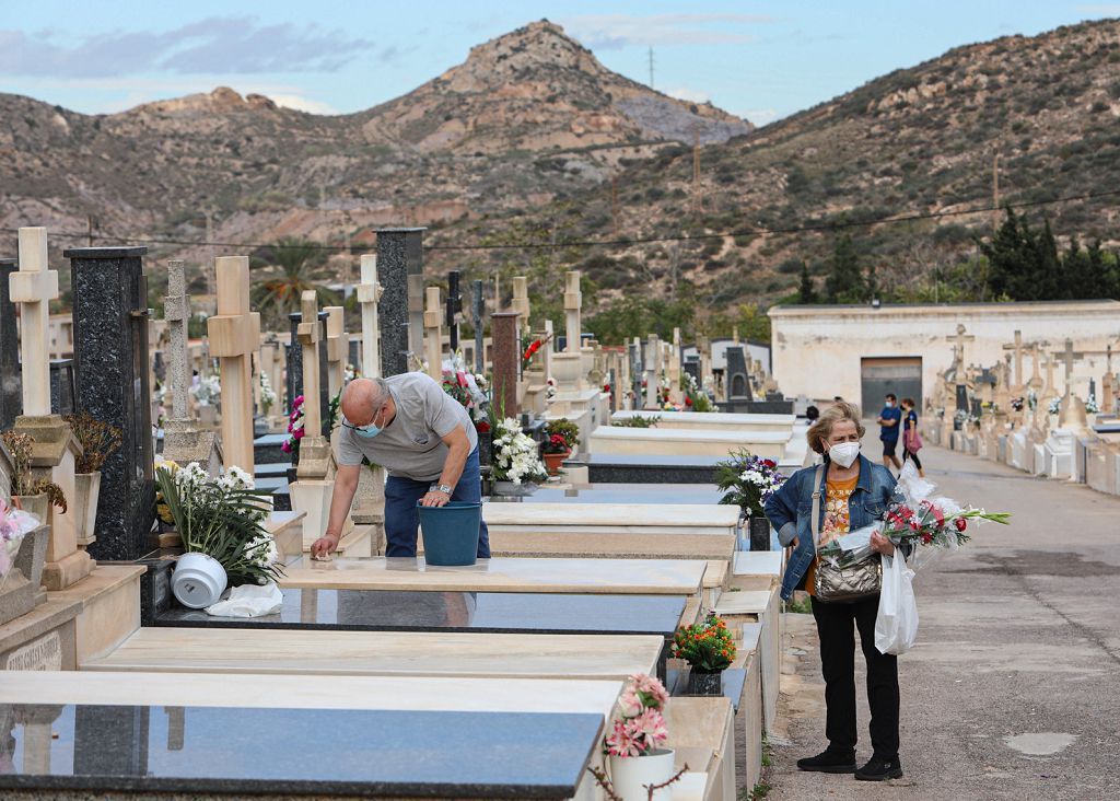 Cementerio de Los Remedios de Cartagena en el Día de Todos los Santos