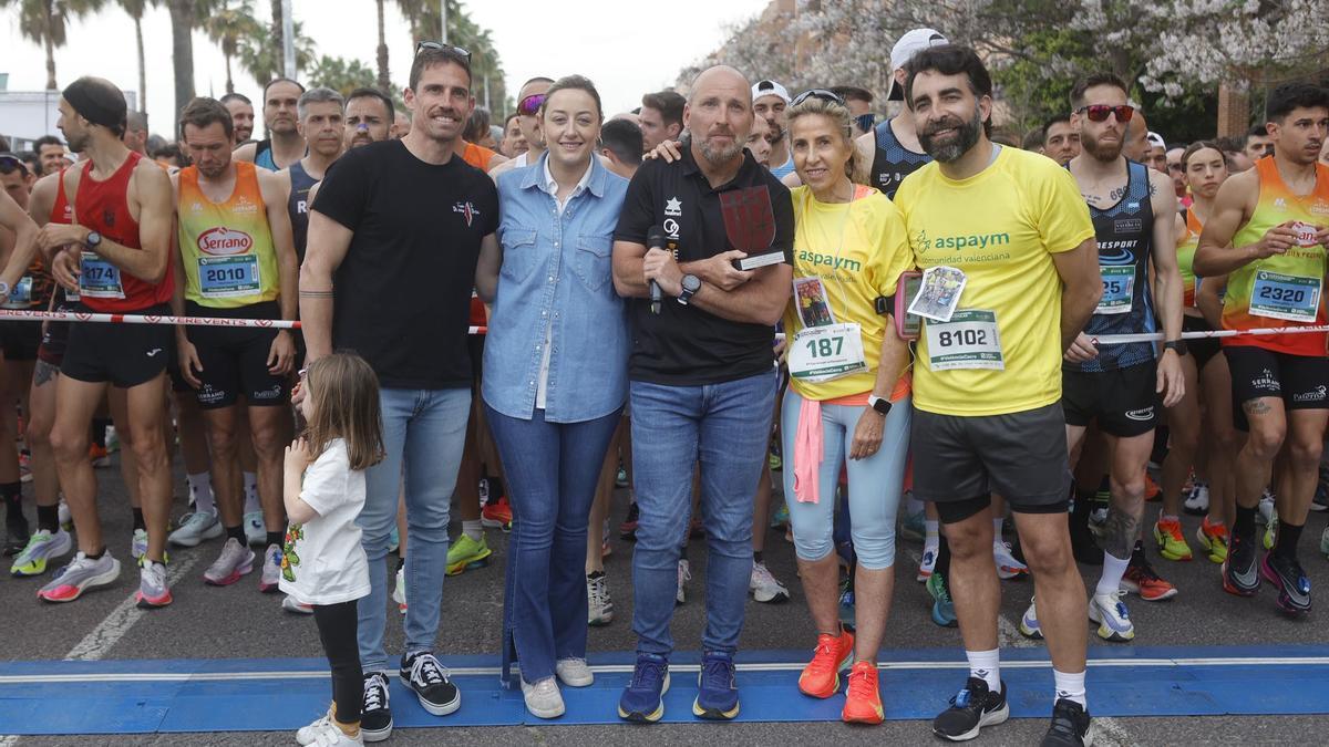 El "speaker" de referencia del movimiento "runner" despide entre lágrimas su última carrera del Circuit de València