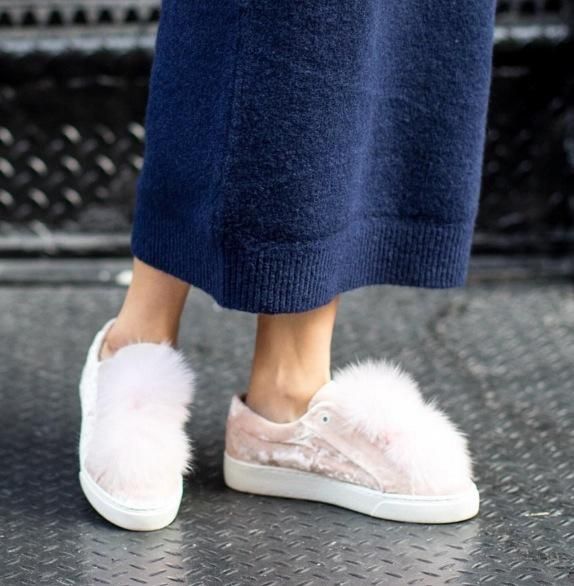 Zapatillas con pompones, terciopelo rosa