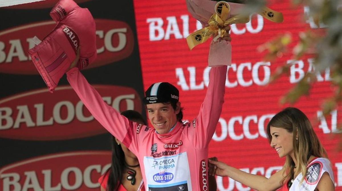 Rigoberto Urán, amb el mallot rosa, al podi del Giro.