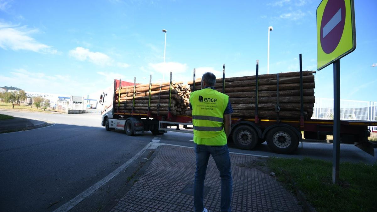 Camiones entran en el Puerto