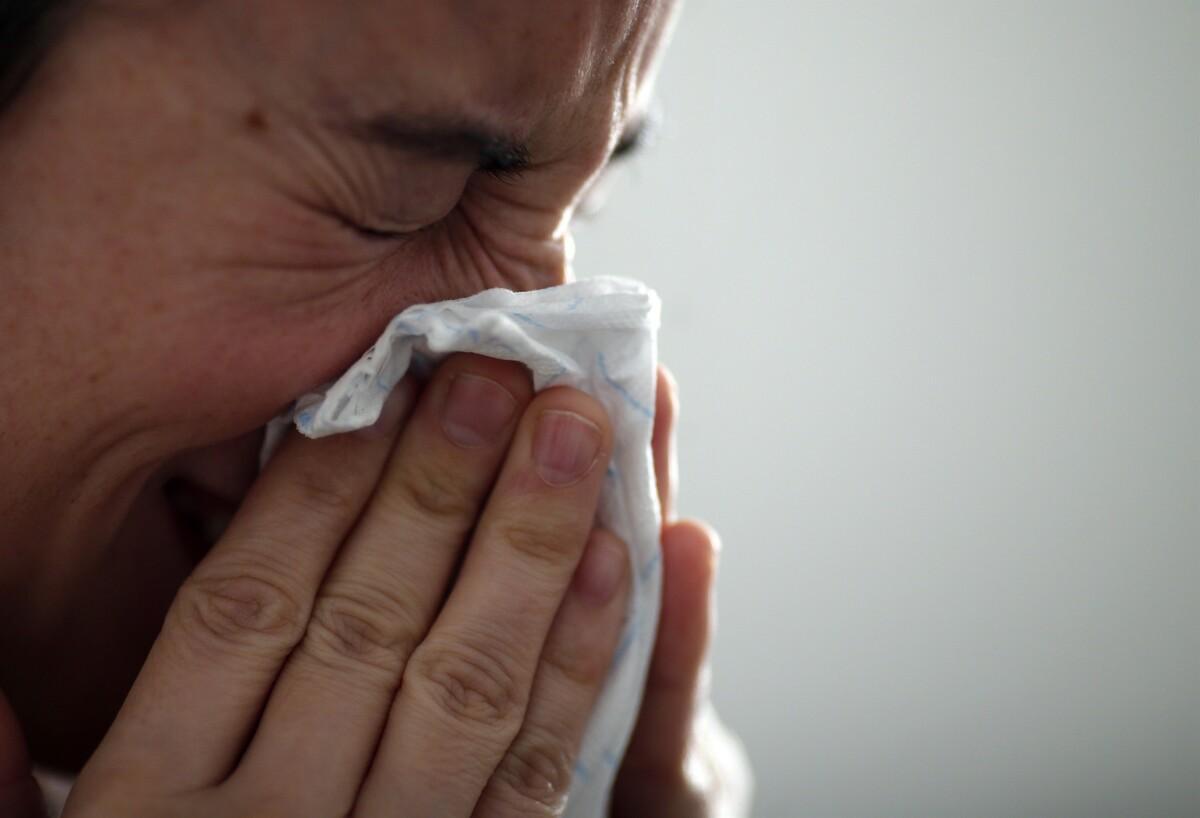 COVID, gripe o VRS: por qué parece que todo el mundo está enfermo estas navidades