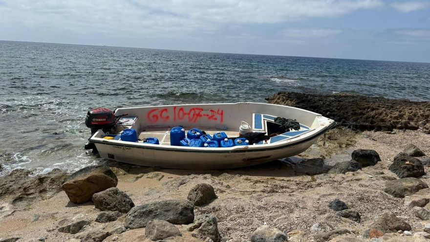 El frío y el fuerte oleaje provocan el pánico en una patera que llegó a Formentera