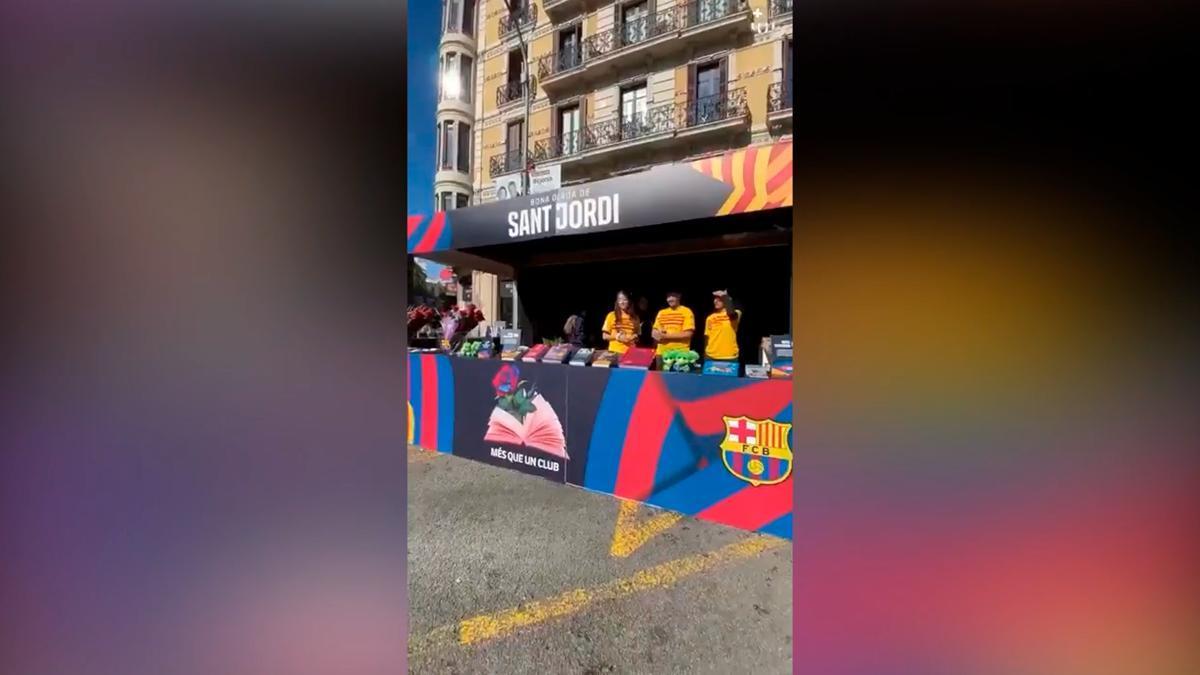 El Barça celebra Sant Jordi con un stand en la calle