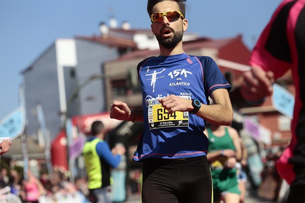 Más de dos mil deportistas corrieron esta mañana en la prueba que discurría por el centro de la ciudad del Louro