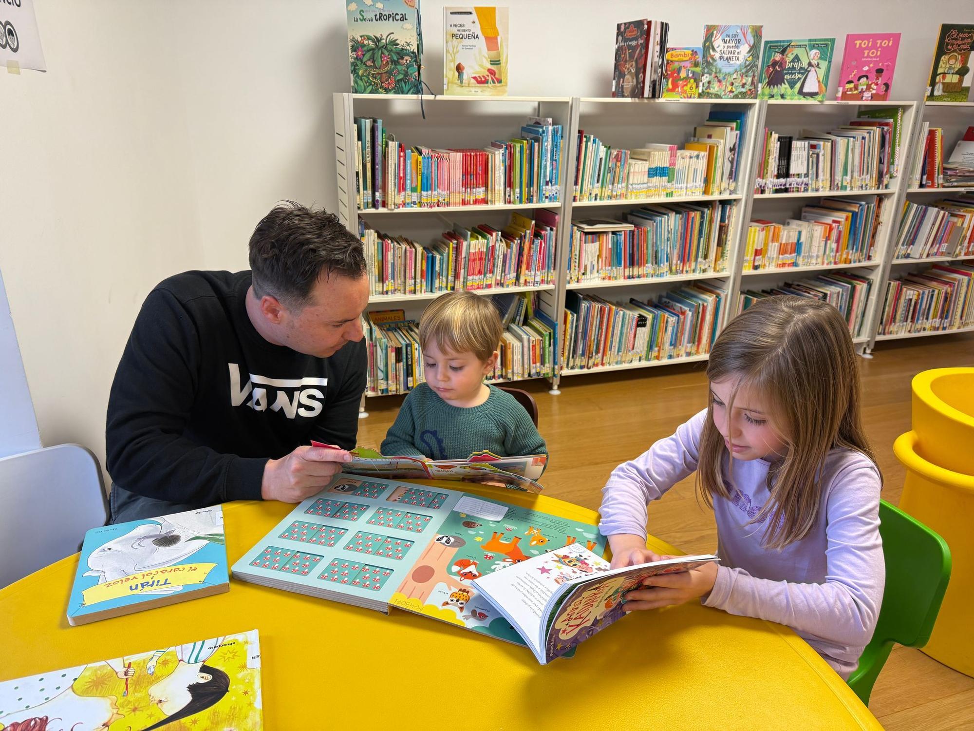 Los usuarios de la biblioteca de Villaviciosa agradecen el nuevo horario