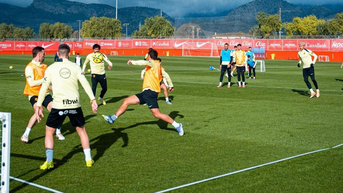 Primer entrenamiento del año del Mallorca en Son Bibiloni.