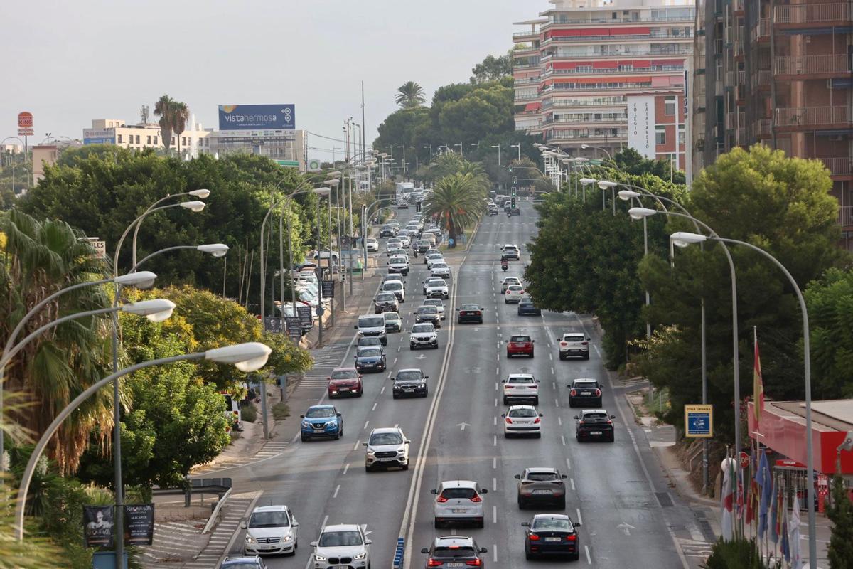 Atascos en el primer día de colegio en Alicante