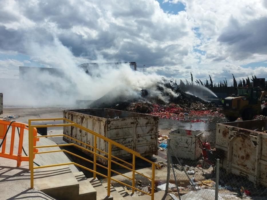 Incendio en una empresa de reciclaje en Picassent