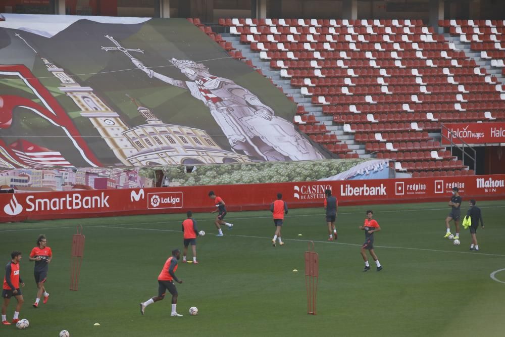 Entrenamiento del Sporting en El Molinón