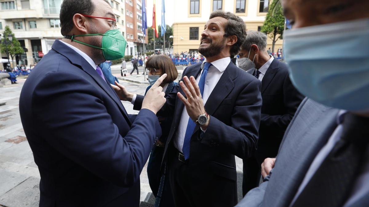 Adrián Barbón reprende a Pablo Casado por no llevar la mascarilla