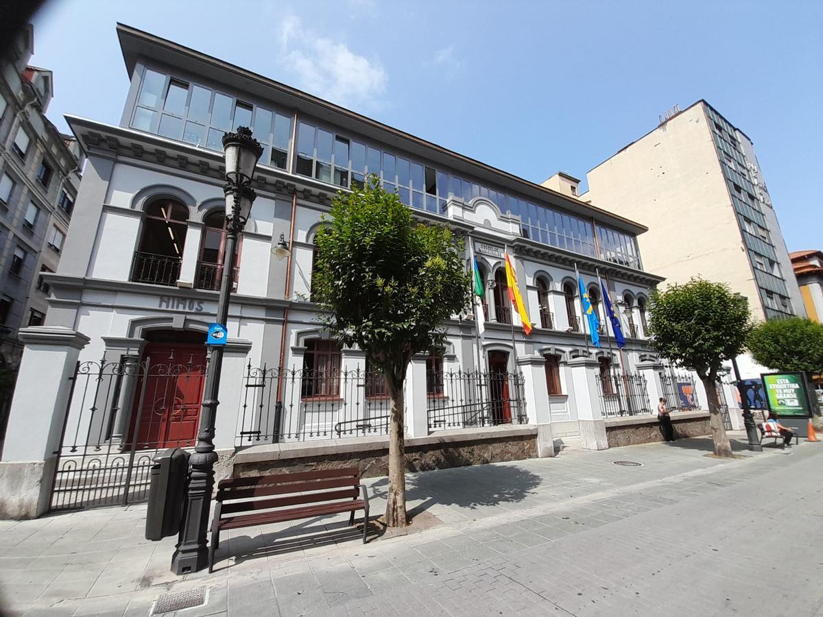 La Casa de Cultura Escuelas Dorado de Sama.