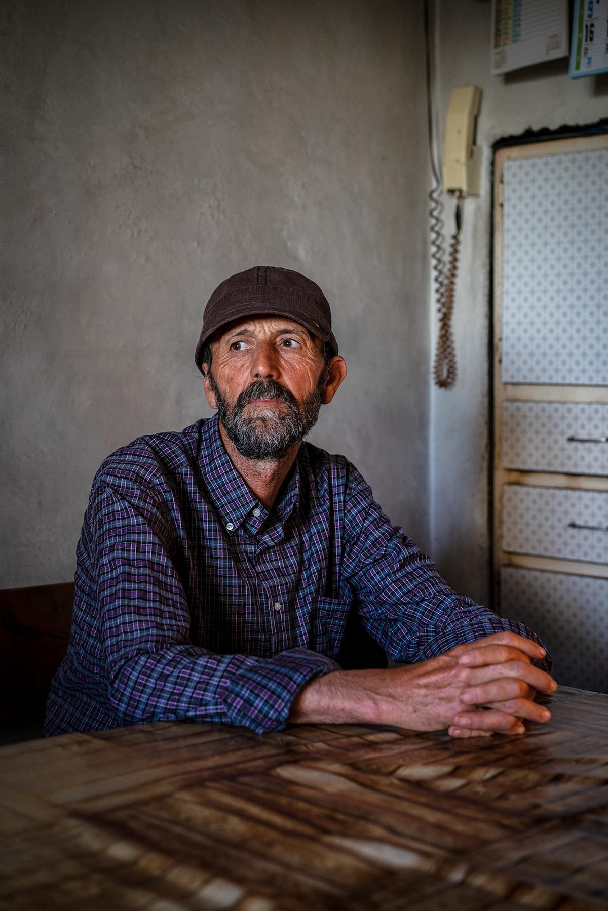 Segundo Núñez, último habitante de la aldea de Deva en Cervantes, Serra dos Ancares, retratado en 2022.