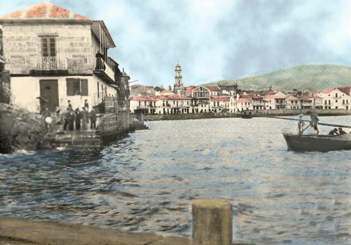 Vista do porto de Cangas a principios do século XX, co peirao de madeira en primeiro termo.
