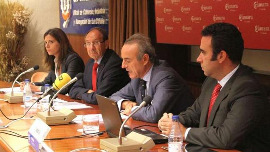 Marcelo Castro-Rial, segundo por la izquierda, en la presentación ayer de CameraAppsCoruna. / pablo luaces