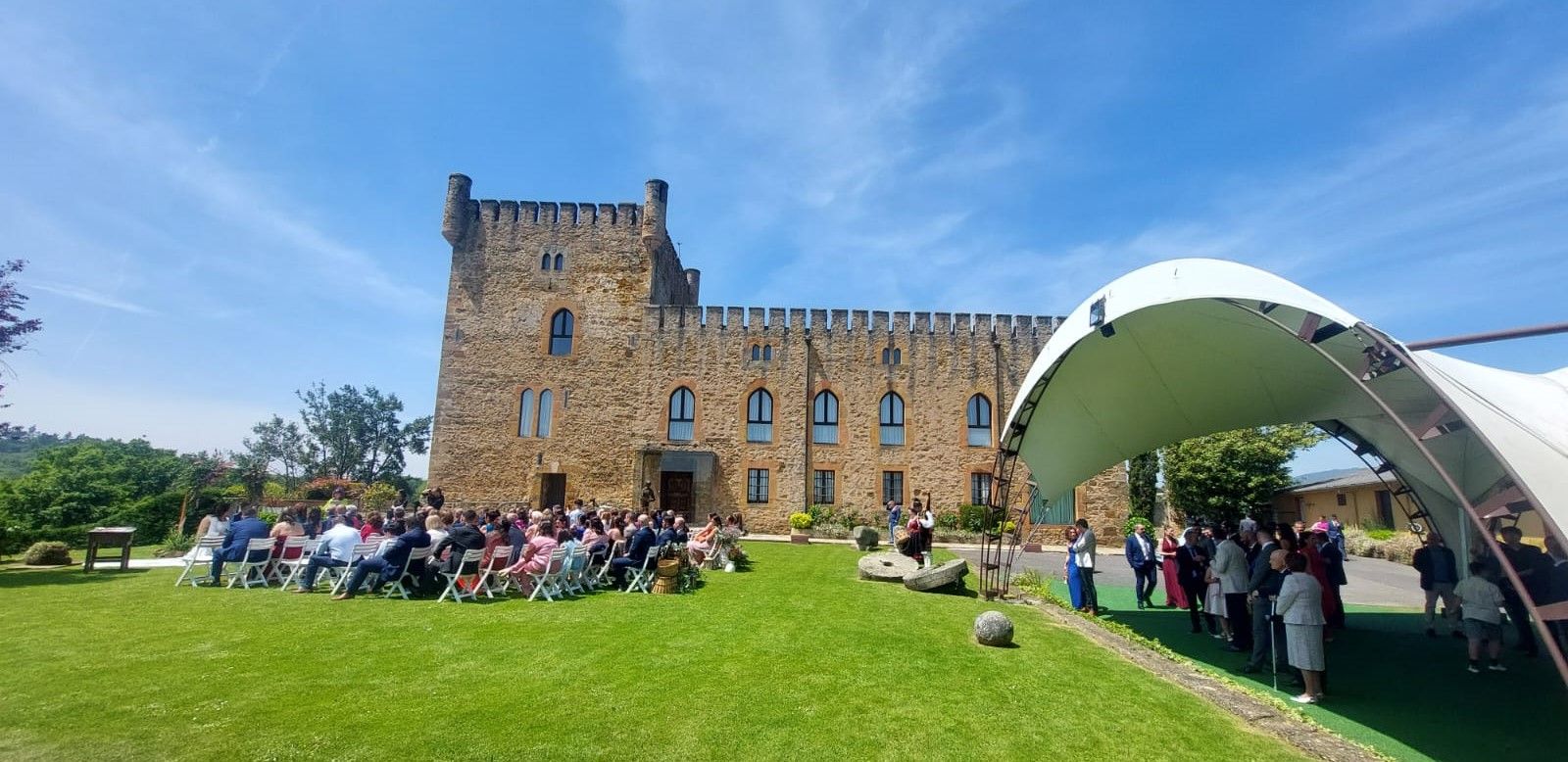 Boda en el castillo de San Cucao: el enlace de Raquel y David