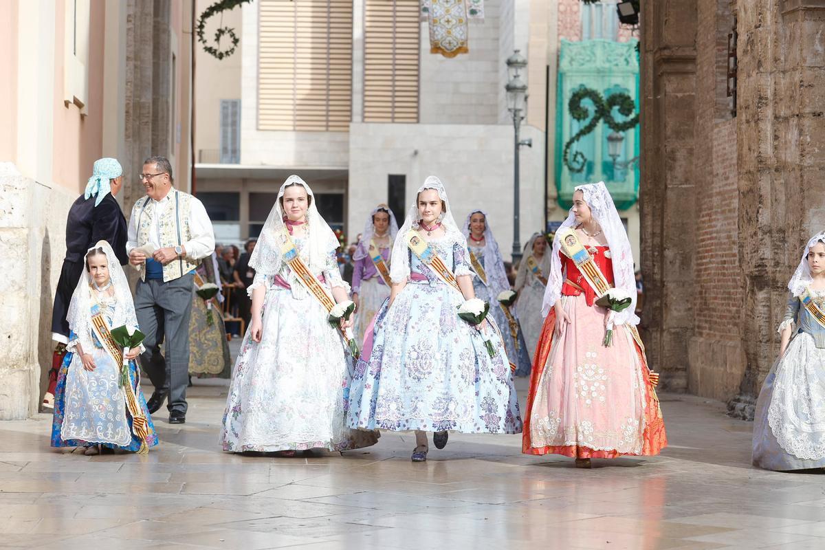 Todas las fotos de la Ofrenda del 18 de marzo por la calle de la Paz hasta las 17:30 horas