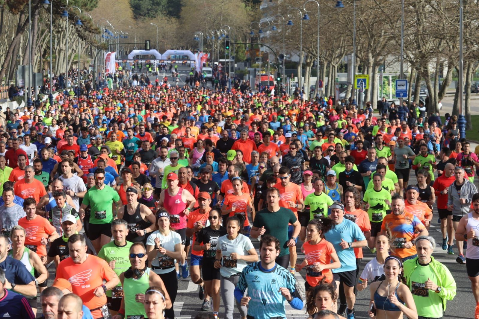 Vig-Bay: 4.000 pares de zapatillas camino de Baiona