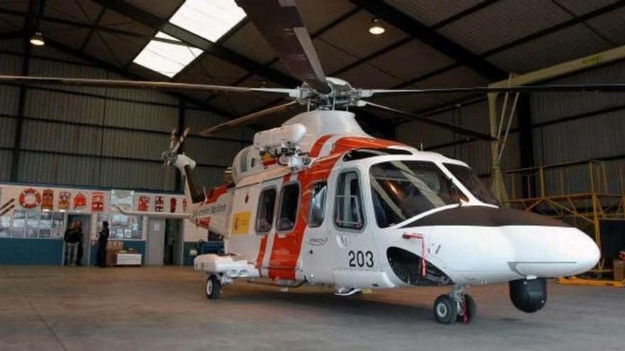 Imagen del helicóptero de Salvamento Marítimo, el &#039;Helimer 203&#039;. la opinión