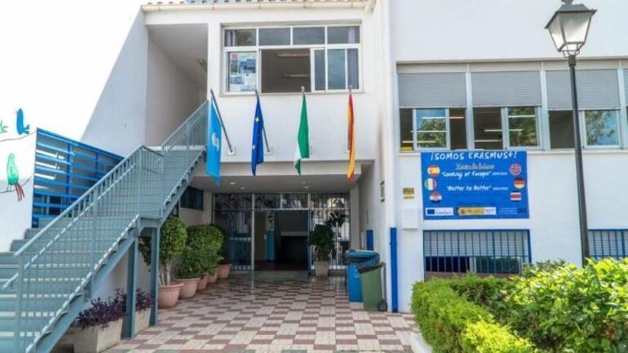 Nerja invertirá 77.000 euros en renovar la iluminación del  colegio San Miguel