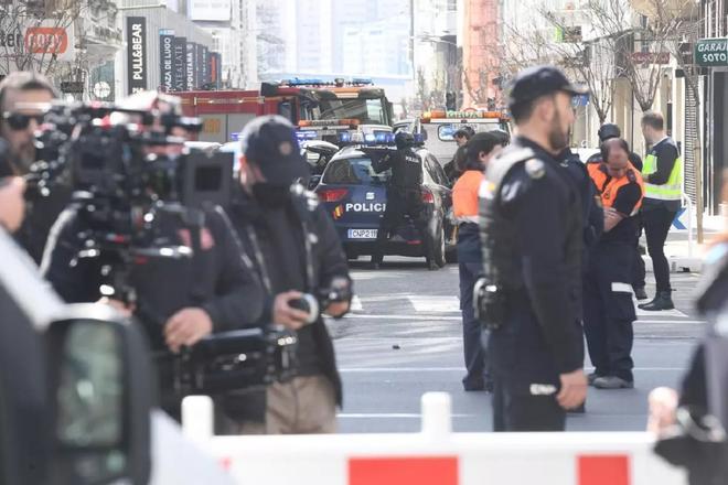 El misterio de los seis uniformes de Policía Nacional 'desaparecidos' en pleno rodaje de un thriller en Valencia