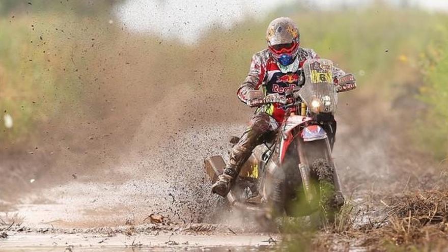 Un veloz Loeb golpea a os favoritos en la primera etapa efectiva del Dakar