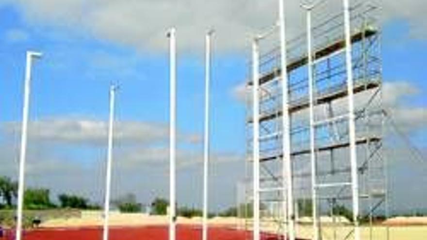 Las nuevas pistas de atletismo de Alburquerque, en la recta final