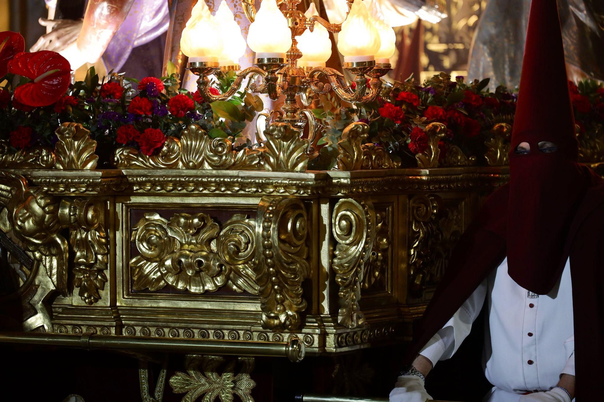 En imágenes | Zaragoza se conmueve con el 'Encuentro' de Jesús del Calvario y la Virgen de los Dolores
