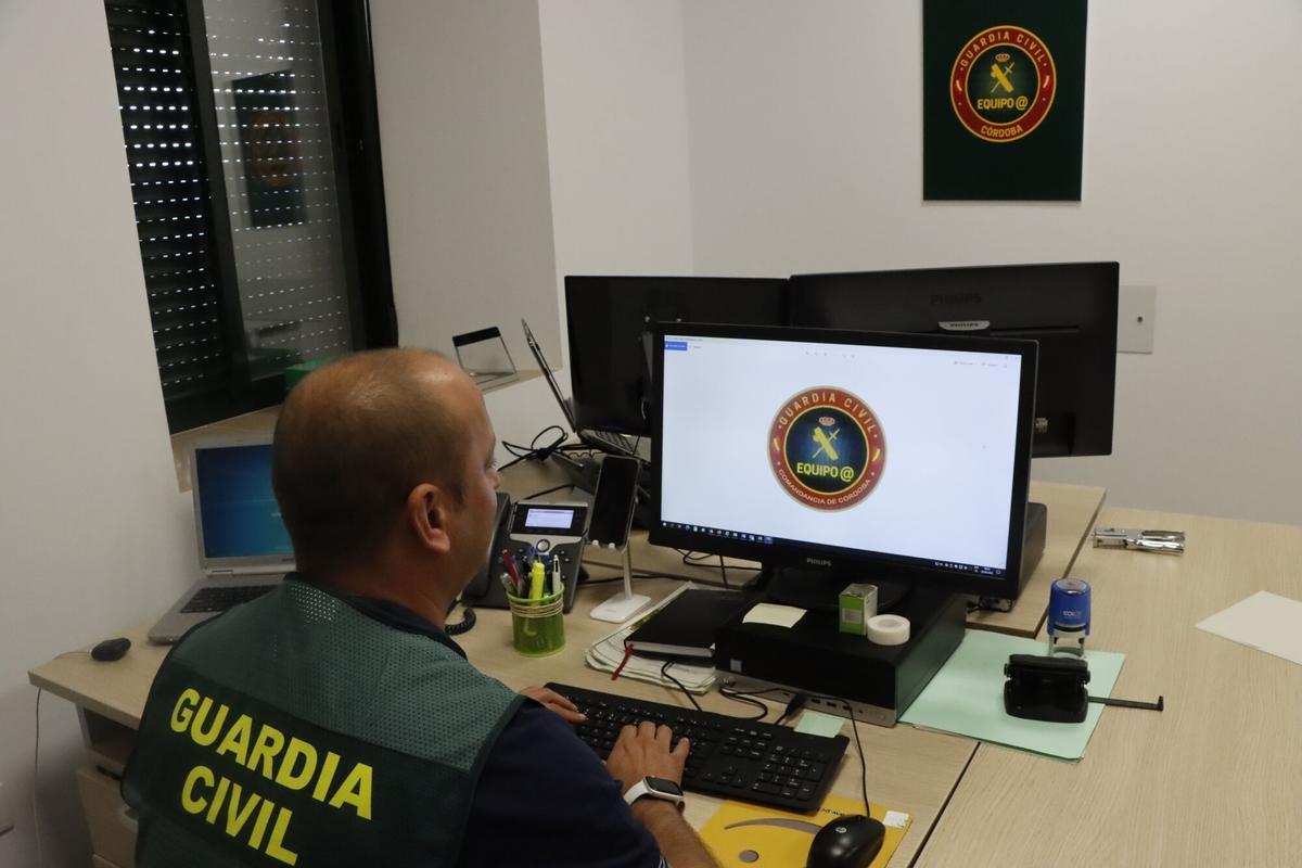 - EL EQUIPO @ DE LA GUARDIA CIVIL DE CÓRDOBA INVESTIGA A UNA PERSONA COMO PRESUNTO AUTORA DE UN DELITO DE ESTAFA A EMPRESAS