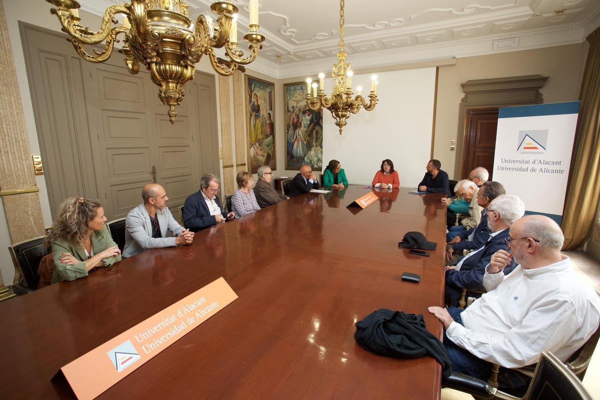 Otra imagen de la reunión en la Universida de Alicante