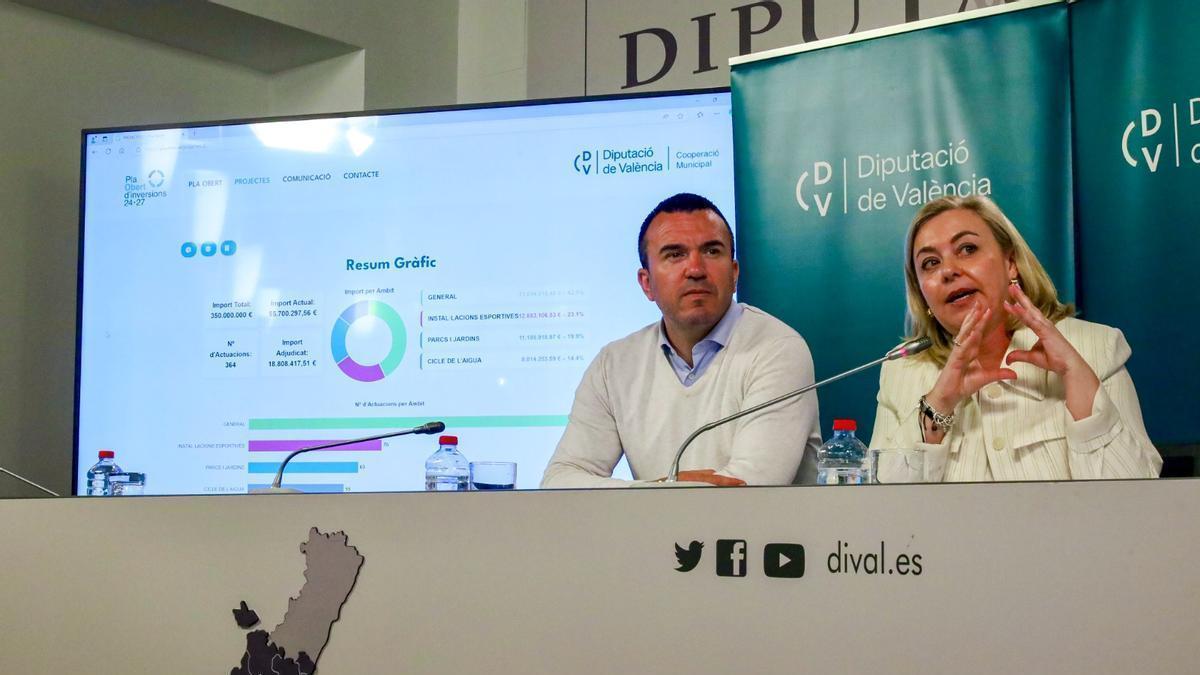 Vicent Mompó y Natàlia Enguix, en una rueda de prensa.