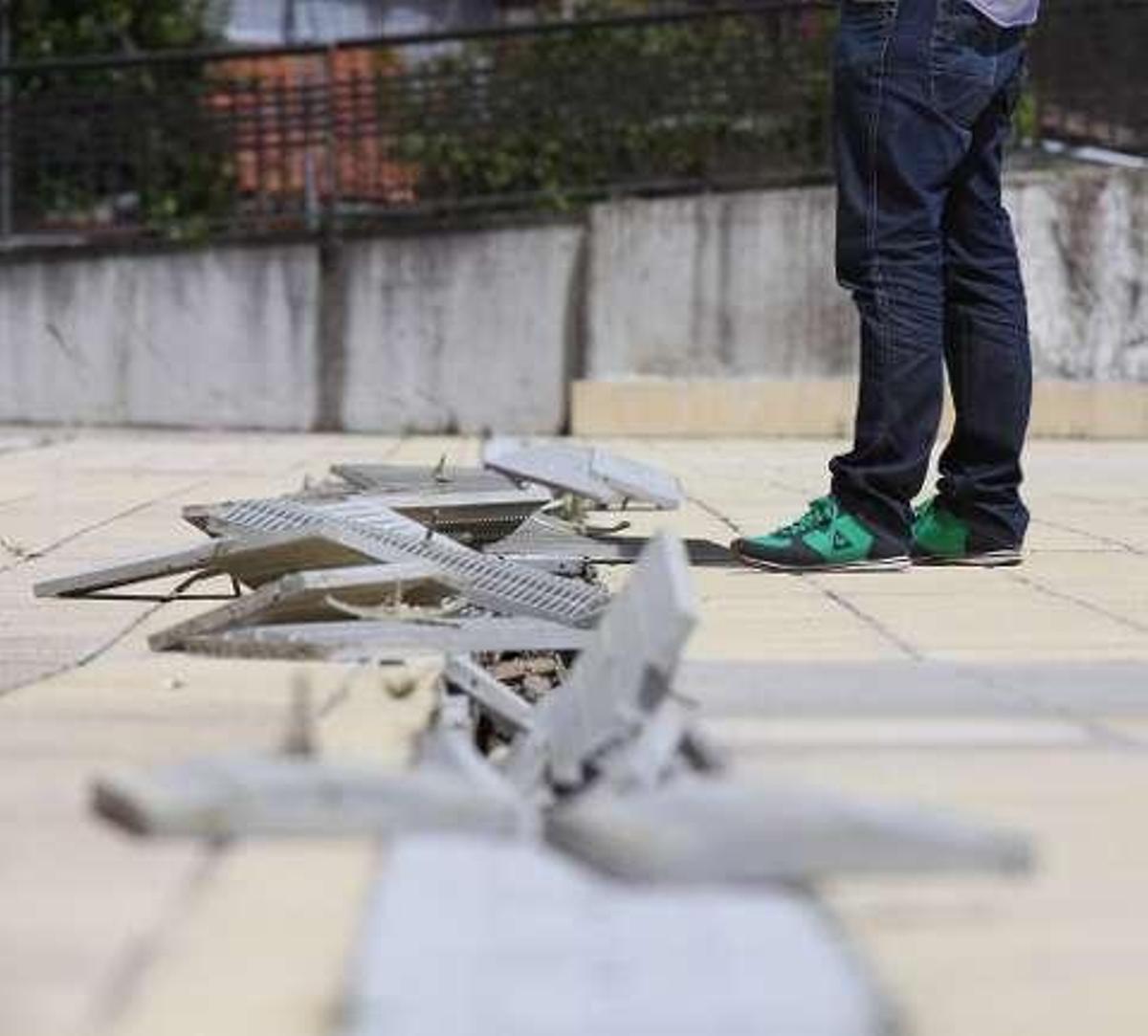 Destrozos en la Praza Europa y en el parque infantil de la Casa da Xuventude