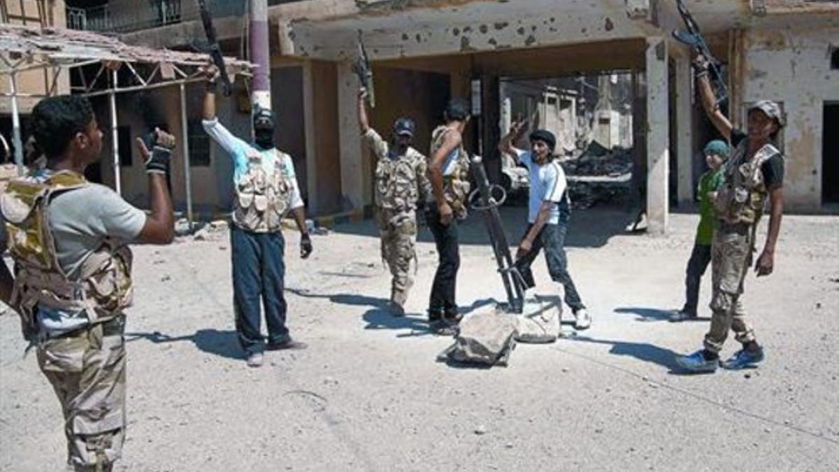 Rebeldes del Ejército Libre Sirio, en la localidad siria de Deir al-Zor.