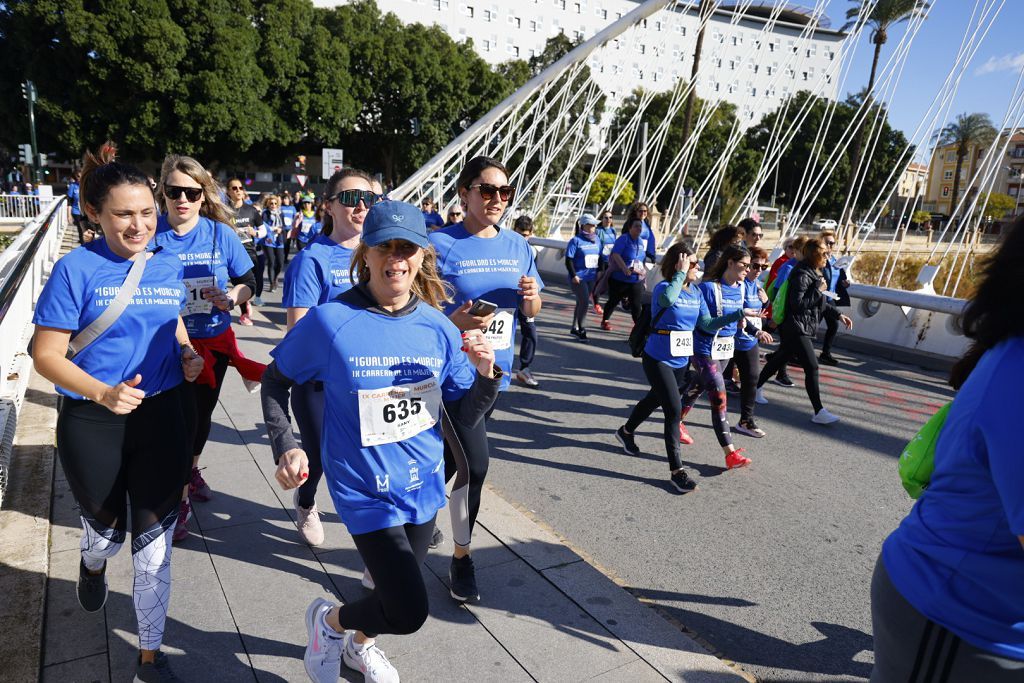 Imágenes del recorrido de la Carrera de la Mujer: avenida Pío Baroja y puente del Reina Sofía (I)