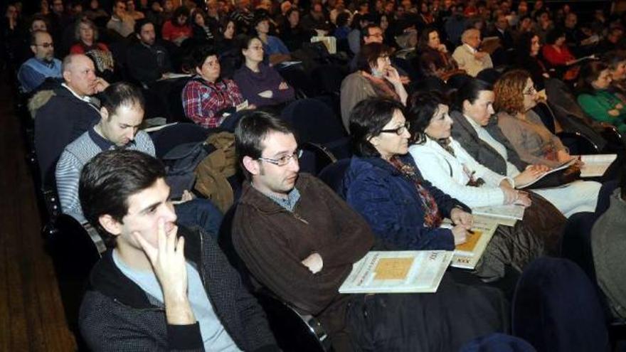 Asistentes, ayer, a la sesión inaugural de la Semana Galega de Filosofía 2013. // Rafa Vázquez