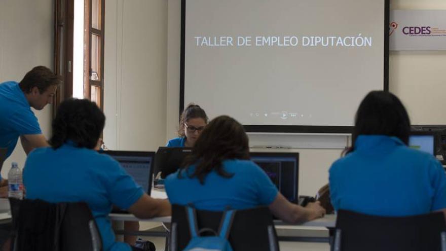 El Servef y la Diputación cofinancian dos talleres de empleo en Albocàsser y Llucena