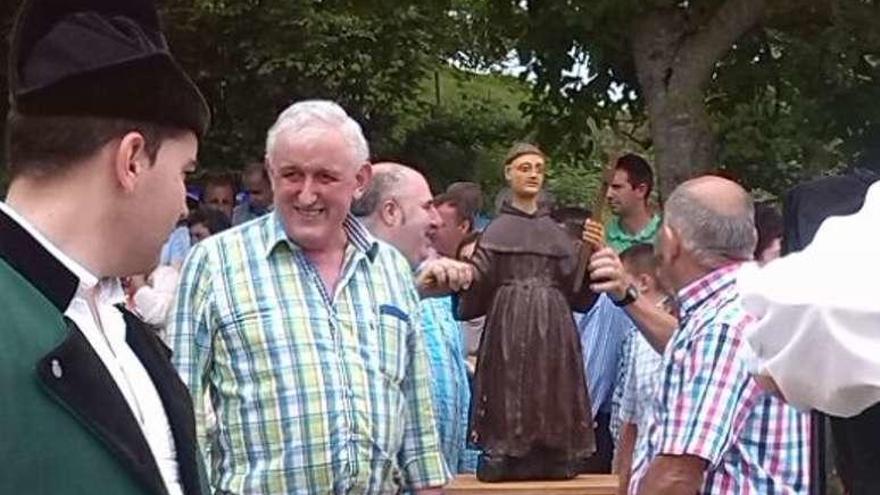 Un momento de la procesión de San Diego, en Vallobil, ayer.