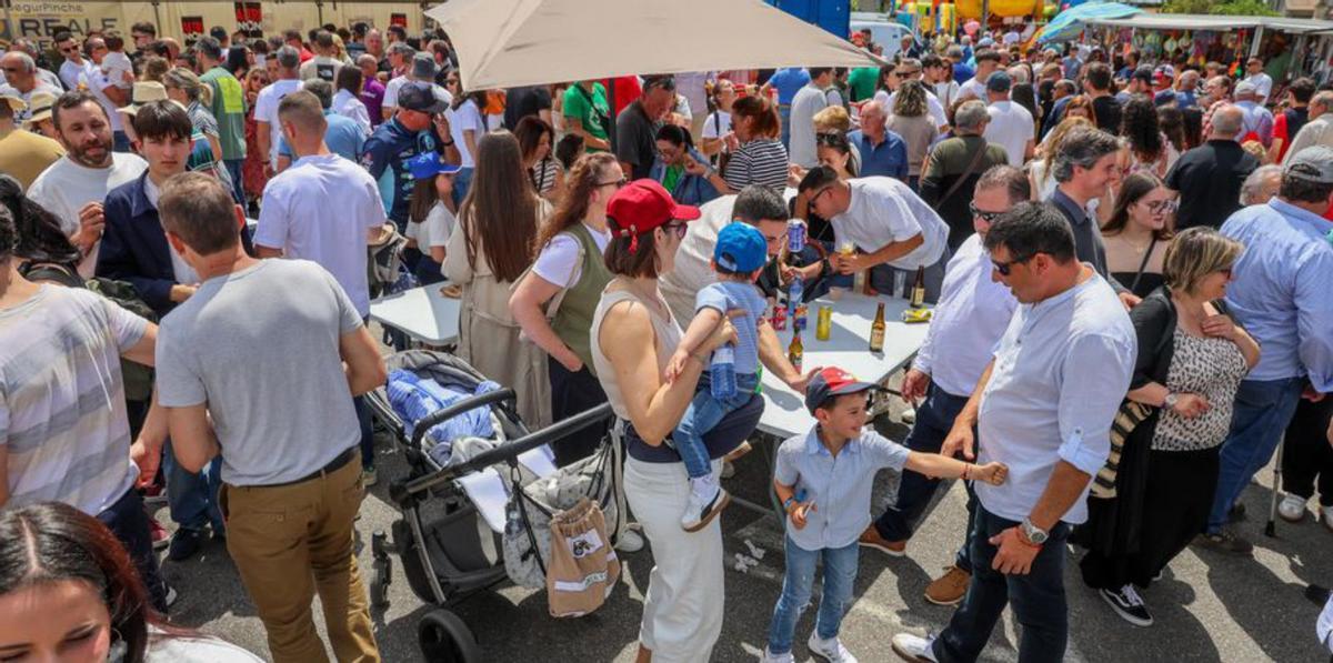 Asistentes a la fiesta. | Iñaki Abella