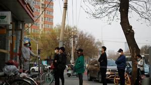 People practise social distancing as they queue to enter a supermarket, as the spread of coronavirus disease (COVID-19) continues in Beijing, China March 31, 2020. REUTERS/Thomas Peter