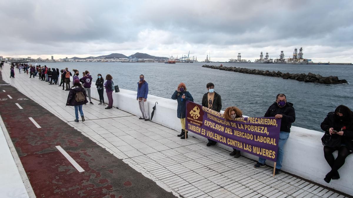 Cadena humana en la Avenida Marítima por el 8M