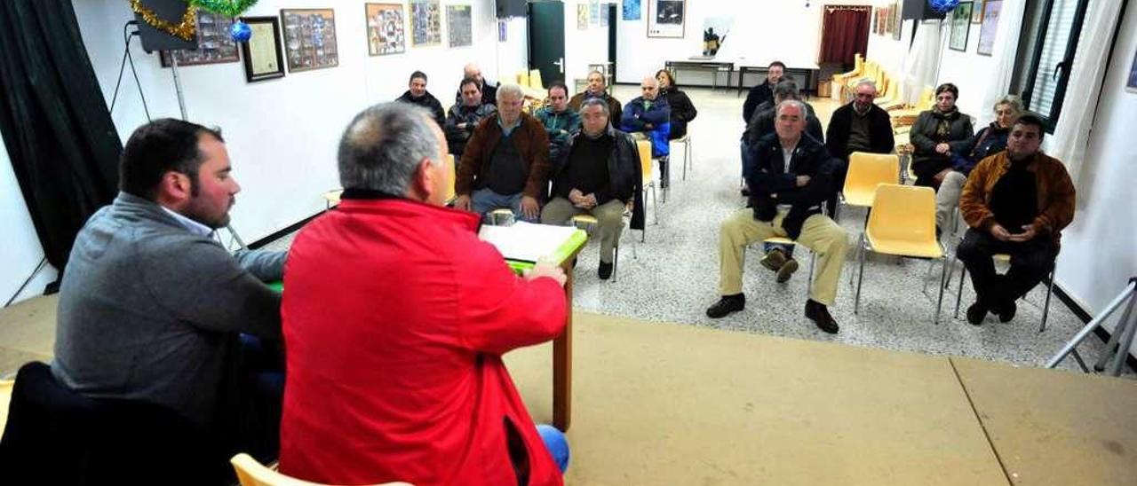 ;Los responsables de &quot;Vendima&quot; durante un acto con los socios. // Iñaki Abella