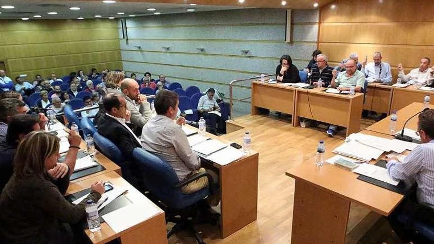 Un momento del pleno celebrado ayer en Porriño. // A. Hernández