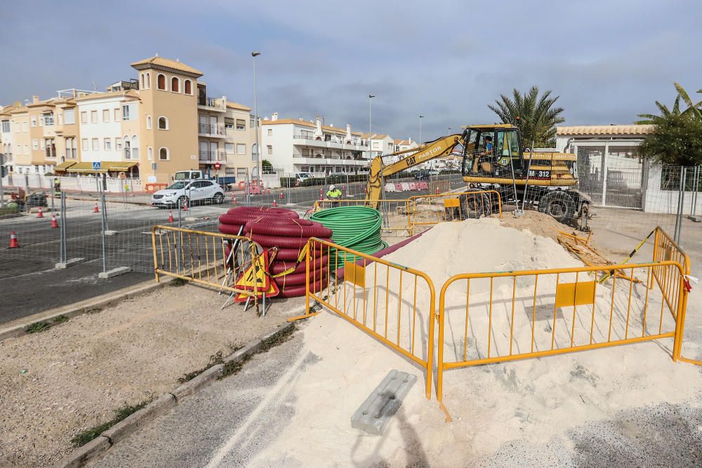Agamed realiza desde hace dos semanas una inversión de medio millón de euros en uno de los puntos más conflictivos de inundación en el casco urbano en el entorno de la calle Ramón Rubial